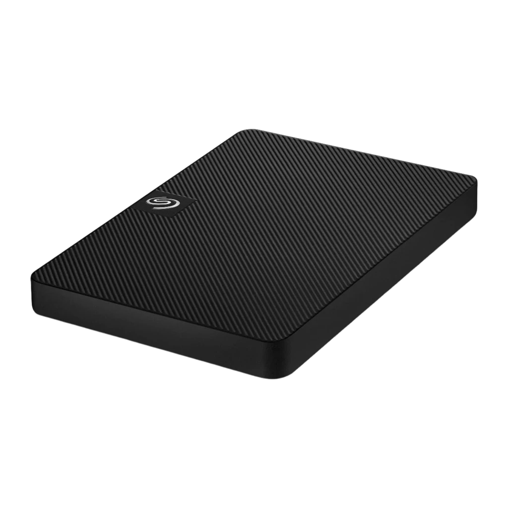 Seagate Expansion STKM1000400 1TB negro, vista superior en ángulo: perfil plano con textura diagonal y logo