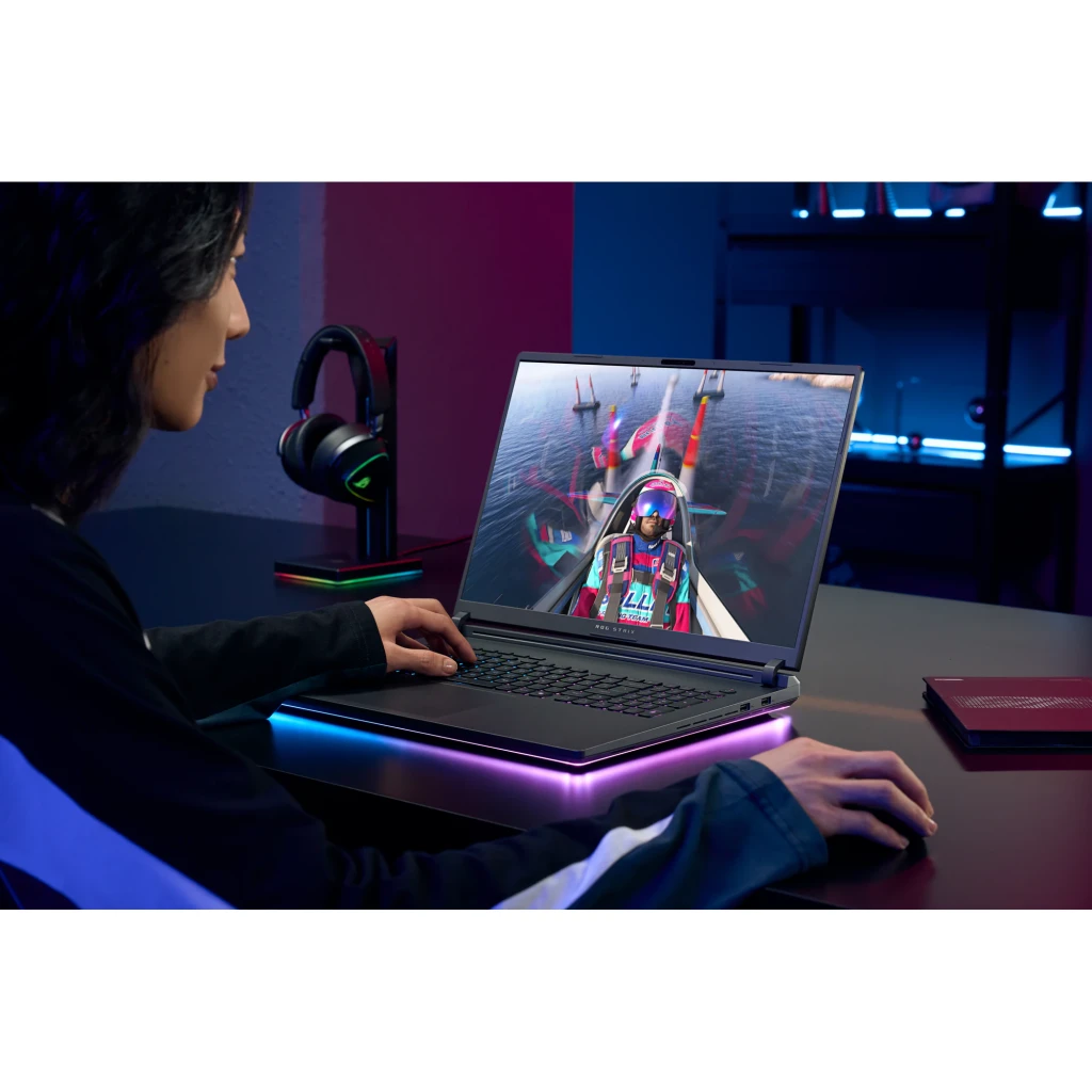 ASUS ROG G615JPR 1TB Gris Eclipse, vista frontal: pantalla con specs RTX 5070, ROG Nebula Display 2,5K 240Hz y teclado - Ítem7