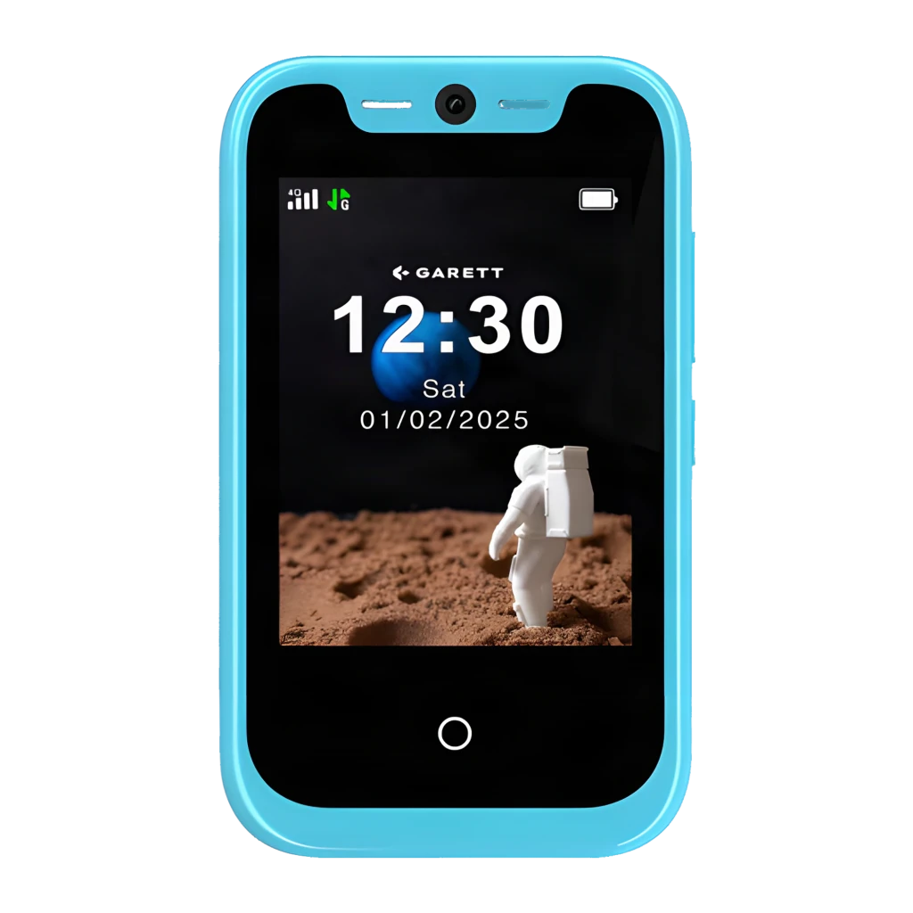 Garett OneKid 2.8 16GB Bleu, vue avant: écran allumé avec fond astronaute, heure 12:30 et caméra frontale visible