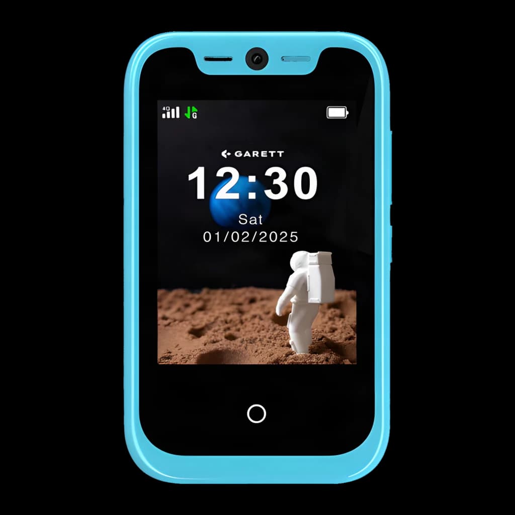 Garett OneKid 2.8 16GB Bleu, vue avant: écran allumé avec fond astronaute, heure 12:30 et caméra frontale visible