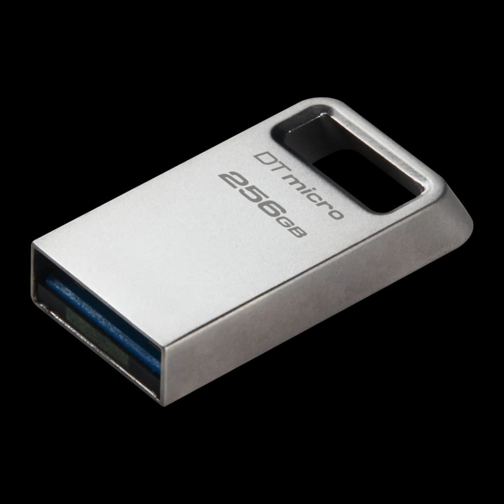 Kingston DataTraveler Micro 256GB prata, vista em perspectiva: corpo metálico com gravação DT micro 256GB e conector USB-A