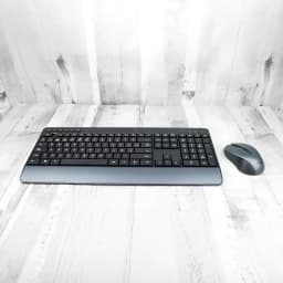 Trust Trezo kit teclado ratón inalámbrico QWERTY negro, vista frontal: conjunto sobre mesa de madera blanca, teclado