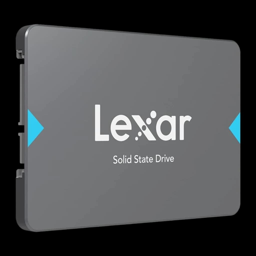 Lexar NQ100 512GB SSD 2.5" gris, vue de face en angle: boîtier gris avec logo Lexar et flèches bleues latérales