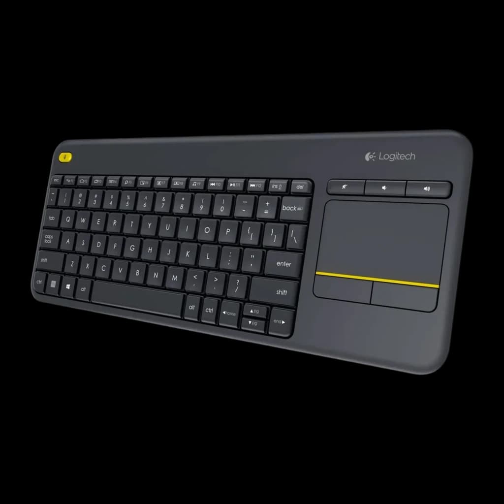 Logitech Teclado K400 Plus Wireless Touch Preto, ângulo frontal esquerdo: teclas, touchpad com faixa amarela e logo Logitech