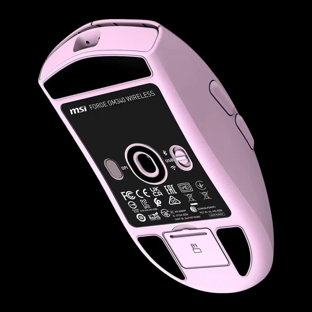 MSI Forge GM340 Wireless violeta, vista inferior: sensor óptico, etiqueta com nome do modelo e conectores DPI e USB