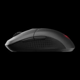 MSI Versa 300 Wireless 8K preto, vista lateral: textura hexagonal na saia, logo MSI vermelho iluminado e botão lateral