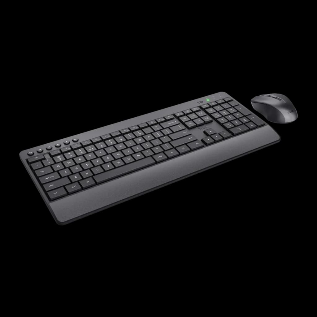 Trust Trezo Comfort noir, vue du dessus en angle: clavier avec repose-poignet intégré et souris sans fil à droite