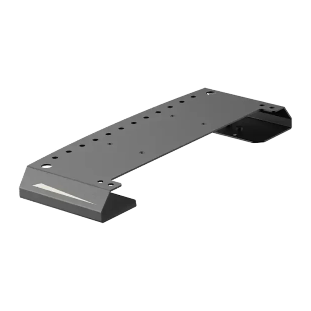 Moza Racing placa extensión pedales negro, vista isométrica: perfil en ángulo que muestra grosor, orificios y estructura