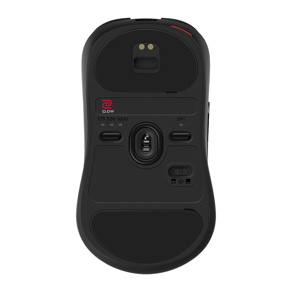 ZOWIE S2-DW preto, vista diagonal superior: perfil ergonómico, botões laterais e logo vermelho na carcaça mate - Item1