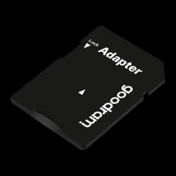 GoodRam MicroSDHC 32GB noir, vue en perspective: adaptateur SD noir en angle montrant l'épaisseur et les bords