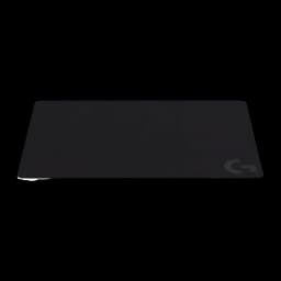 Logitech G G240 noir, vue en perspective: surface en tissu mat avec logo G dans le coin inférieur droit