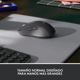 Logitech Rato Signature M650 L Grafite, vista lateral: sobre mousepad cinza junto a teclado numérico, botões laterais