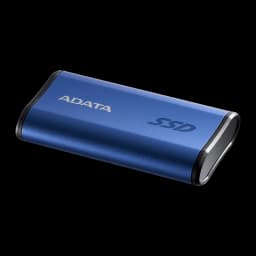 ADATA SE880 1TB bleu, vue avant en angle: boîtier métallique avec logo ADATA et gravure SSD
