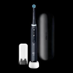 Oral-B Braun 415107 Negro mate, vista frontal: cepillo con base cargadora, funda de viaje negra y cabezal azul