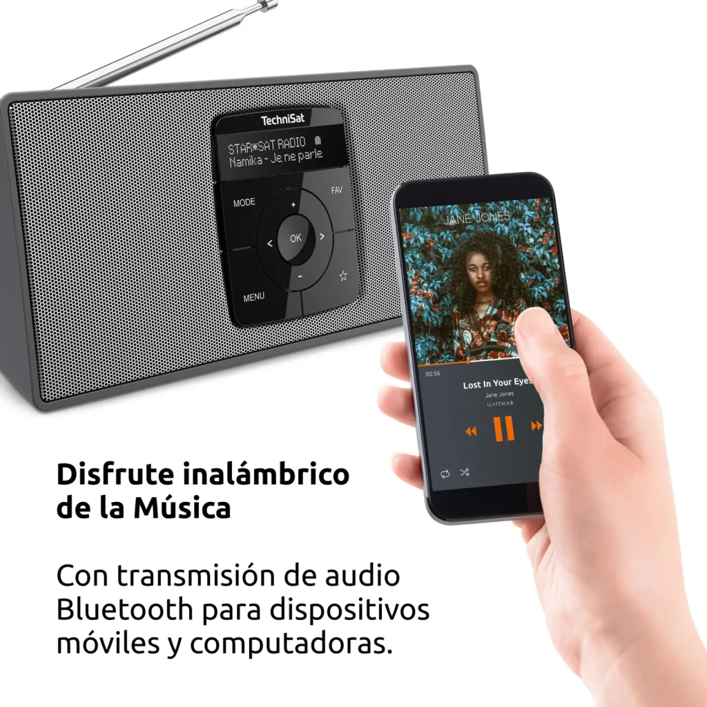 TechniSat DigitRadio 2 DAB+ Negro Plata, vista frontal: radio con pantalla encendida y mano sosteniendo smartphone