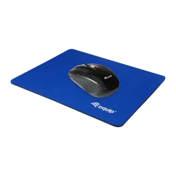Equip Tapete de rato 245012 azul, vista de uso: rato preto Equip colocado sobre o tapete em ângulo de perspetiva