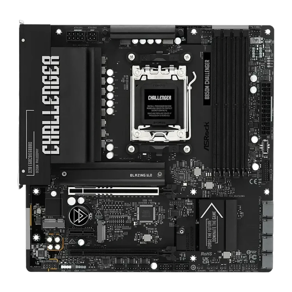 ASRock B850M Challenger Micro ATX 256GB, vue avec boîte: carte mère AM5 en angle aux côtés de son emballage noir et orange - Ítem1