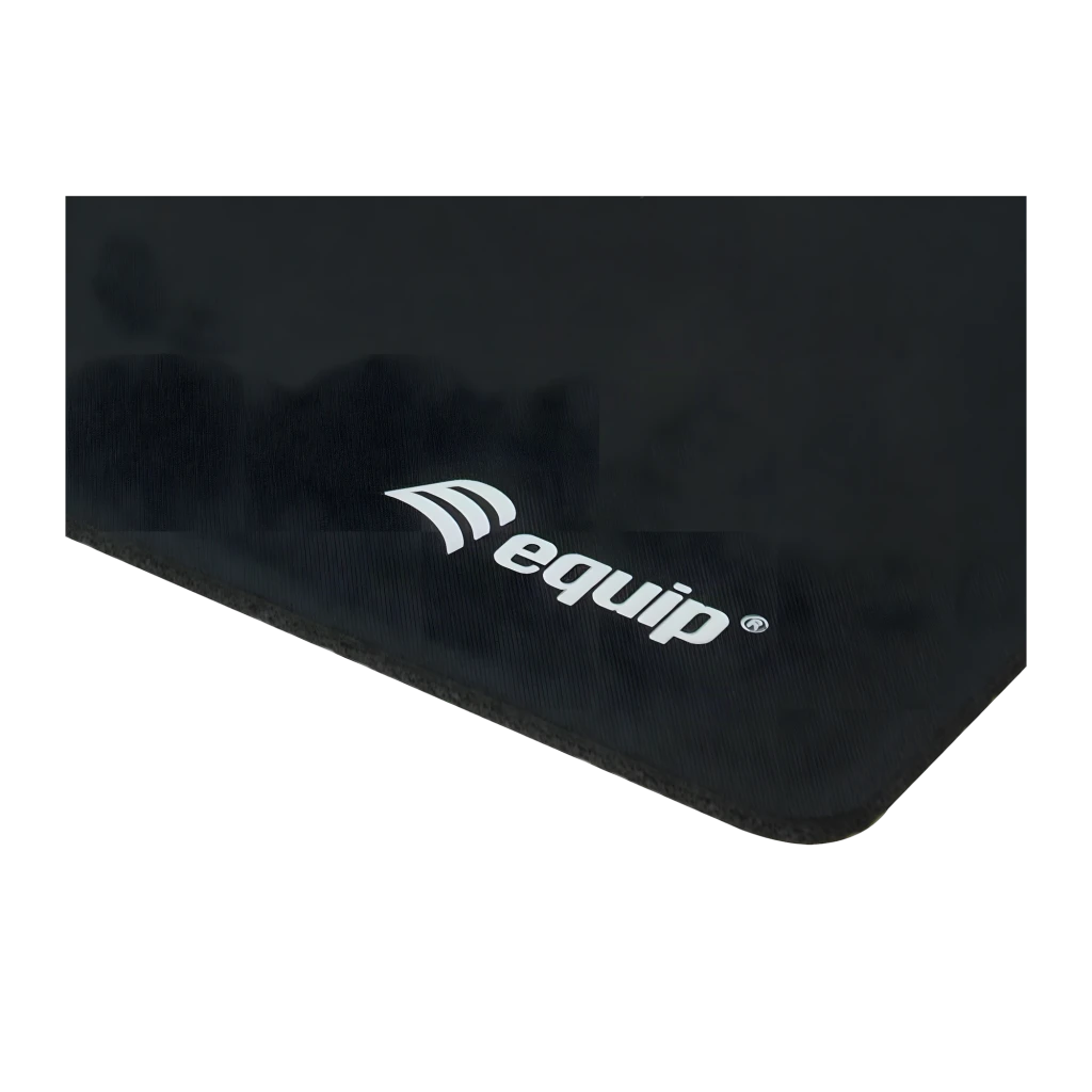 Equip Alfombrilla ratón 245011 negro, detalle: esquina con logo Equip en blanco y borde cosido sobre superficie textil