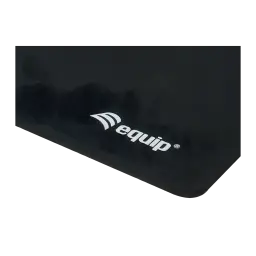 Equip Tapete de rato 245011 preto, detalhe: canto com logótipo Equip branco e borda cosida em superfície têxtil