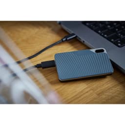 Intenso SSD Externo Portátil TX100 250 GB USB-C azul cinzento - detalhe 3