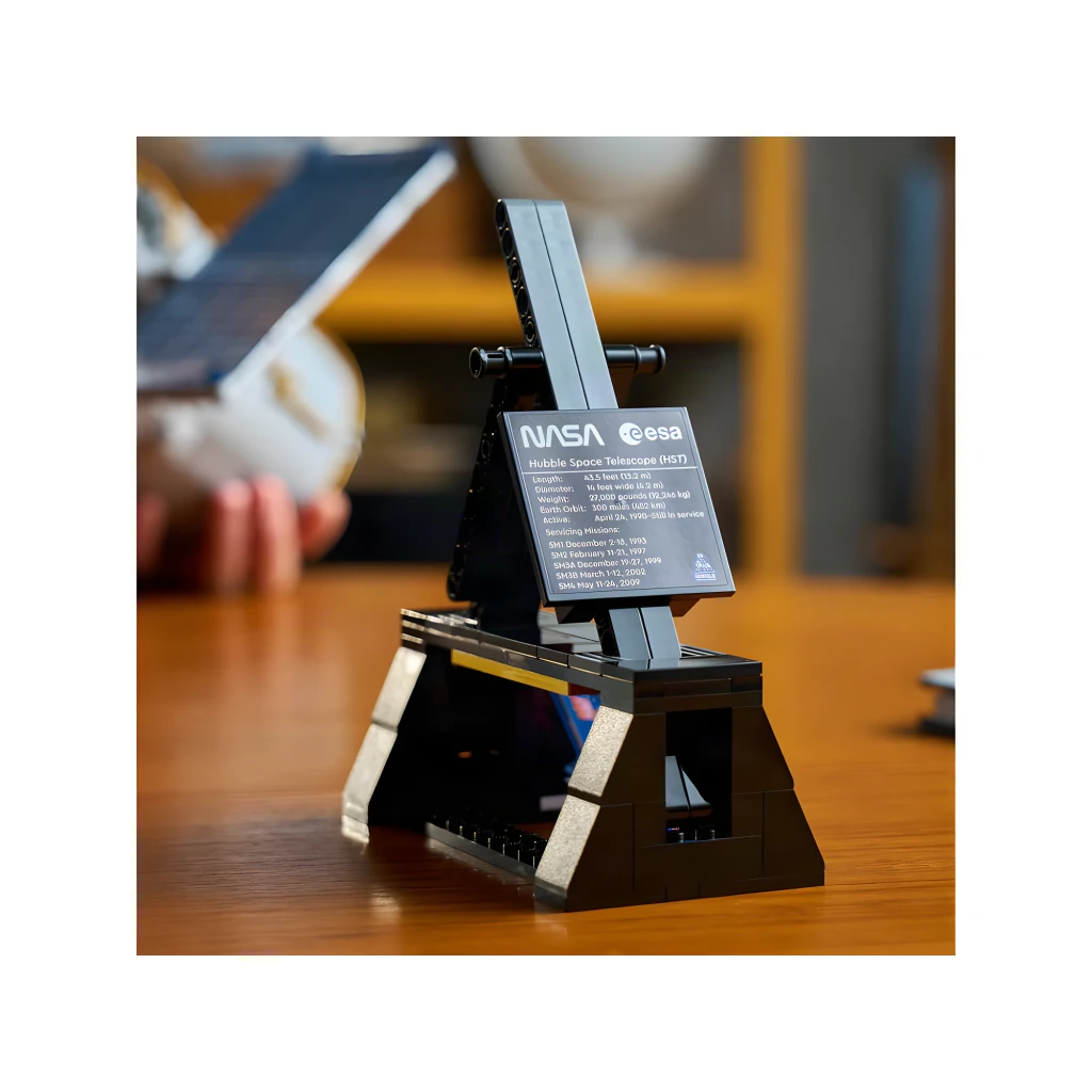 LEGO Icons Telescopio Espacial Hubble 11382 - vista principal - Ítem4