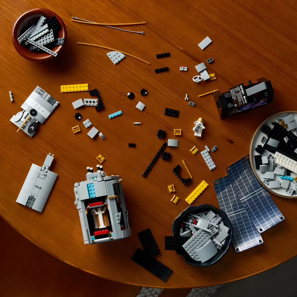 LEGO Icons Telescopio Espacial Hubble 11382 - vista principal - Ítem5