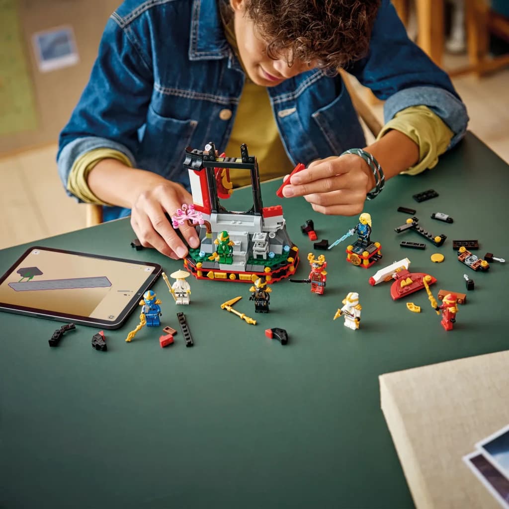 LEGO Juego de construcción Ninjago 71866 15º Aniversario: Personajes Ninja para Exponer - 8 minifiguras de la temporada 1