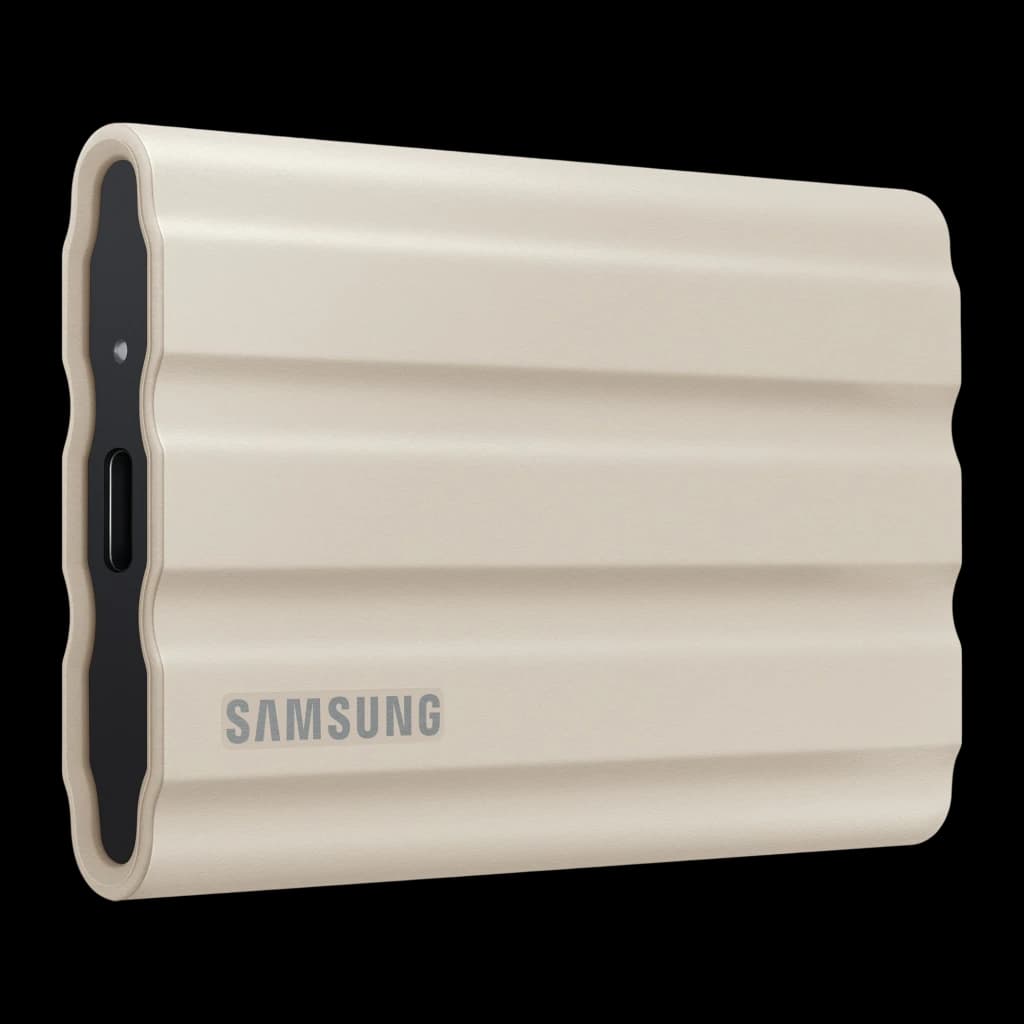 Samsung T7 Shield 2TB Beige, vue avant en angle: coque rainurée beige avec bords noirs et port USB-C visible