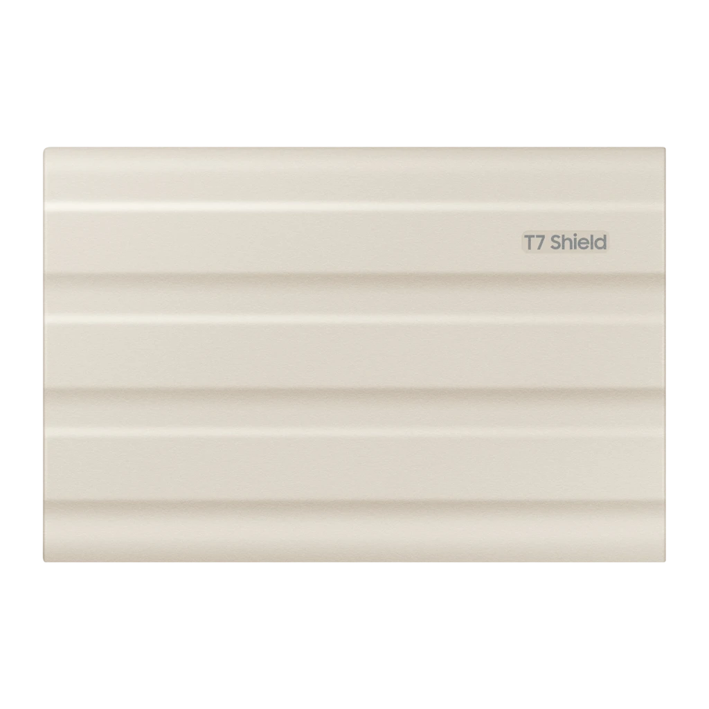 Samsung T7 Shield 2TB Beige, vue avant en angle: coque rainurée beige avec bords noirs et port USB-C visible - Ítem1