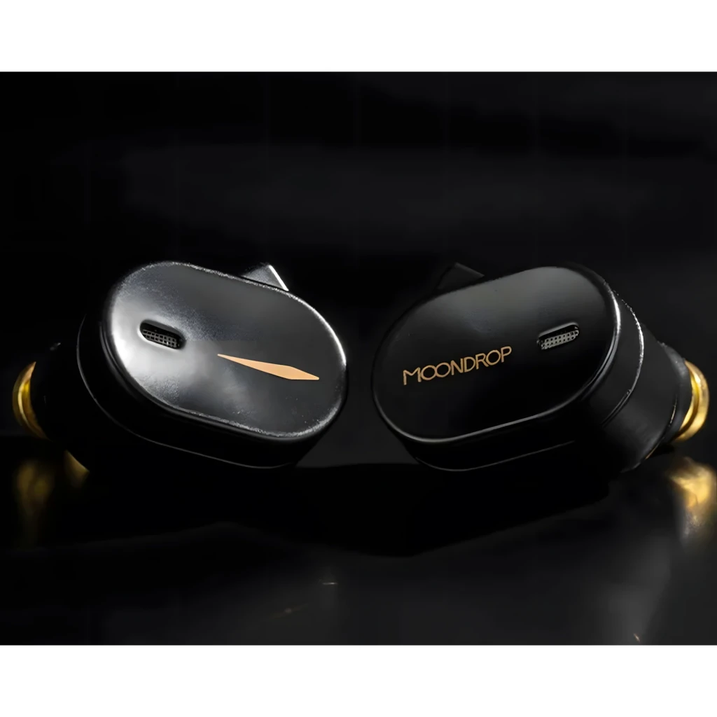 Auriculares Moondrop CHU 3 In-Ear Jack 3,5mm Without mic, cápsulas pretas ovais com detalhes dourados, acabamento metálico e bocal dourado destacável