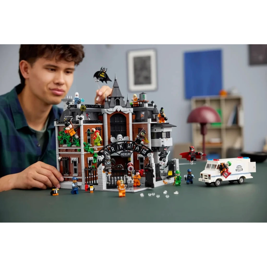LEGO DC Super Heroes Batman Arkham Asylum 76300 - vista principal - Ítem6