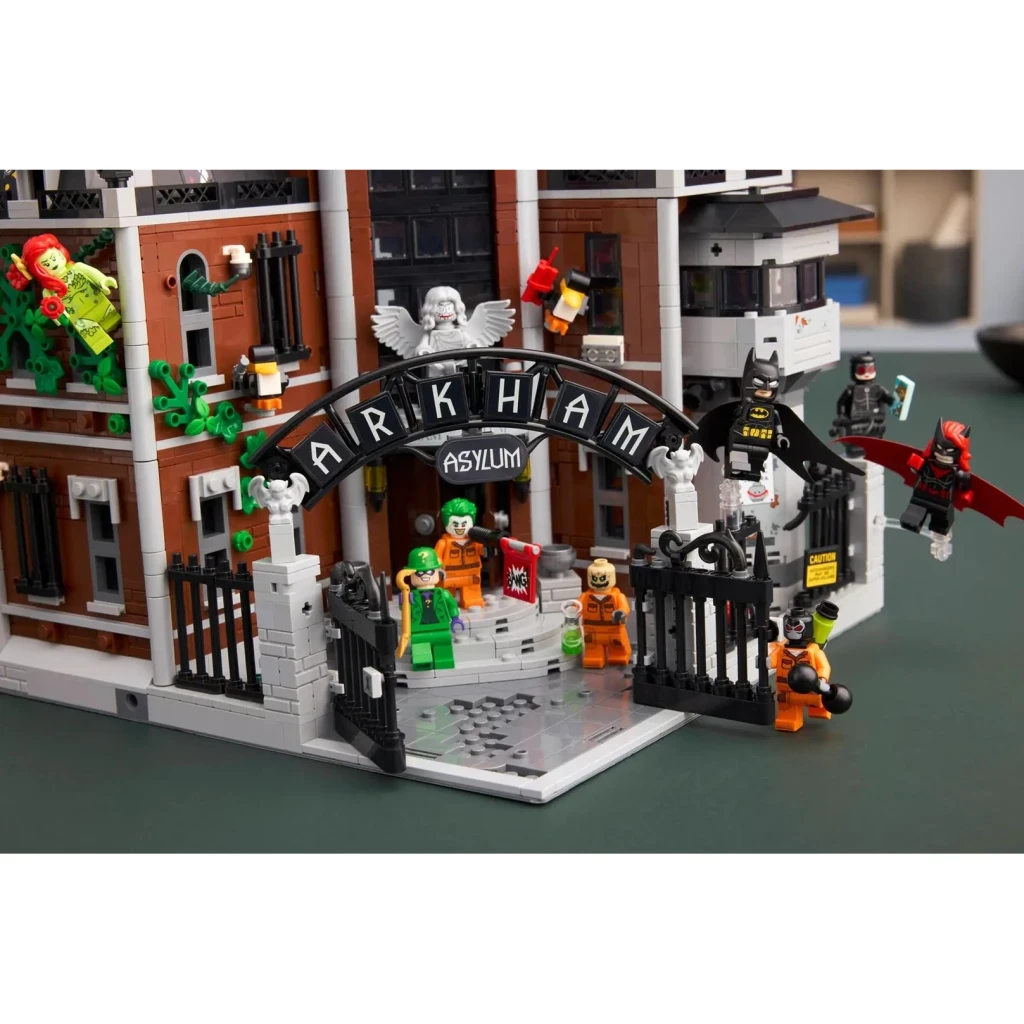 LEGO DC Super Heroes Batman Arkham Asylum 76300 - vista principal - Ítem2