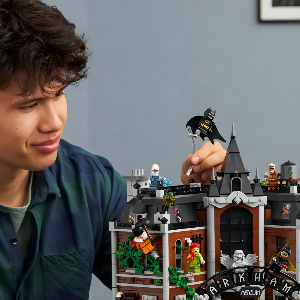LEGO DC Super Heroes Batman Arkham Asylum 76300 - vista principal - Ítem8