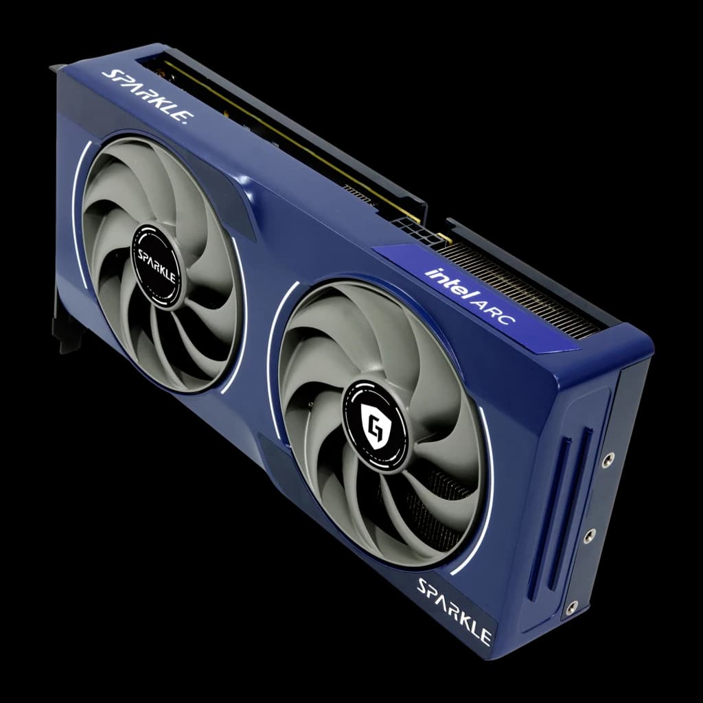 Sparkle Arc B570 Guardian Bleu et gris, vue en perspective: carter bleu avec deux ventilateurs gris et logo Intel Arc visible