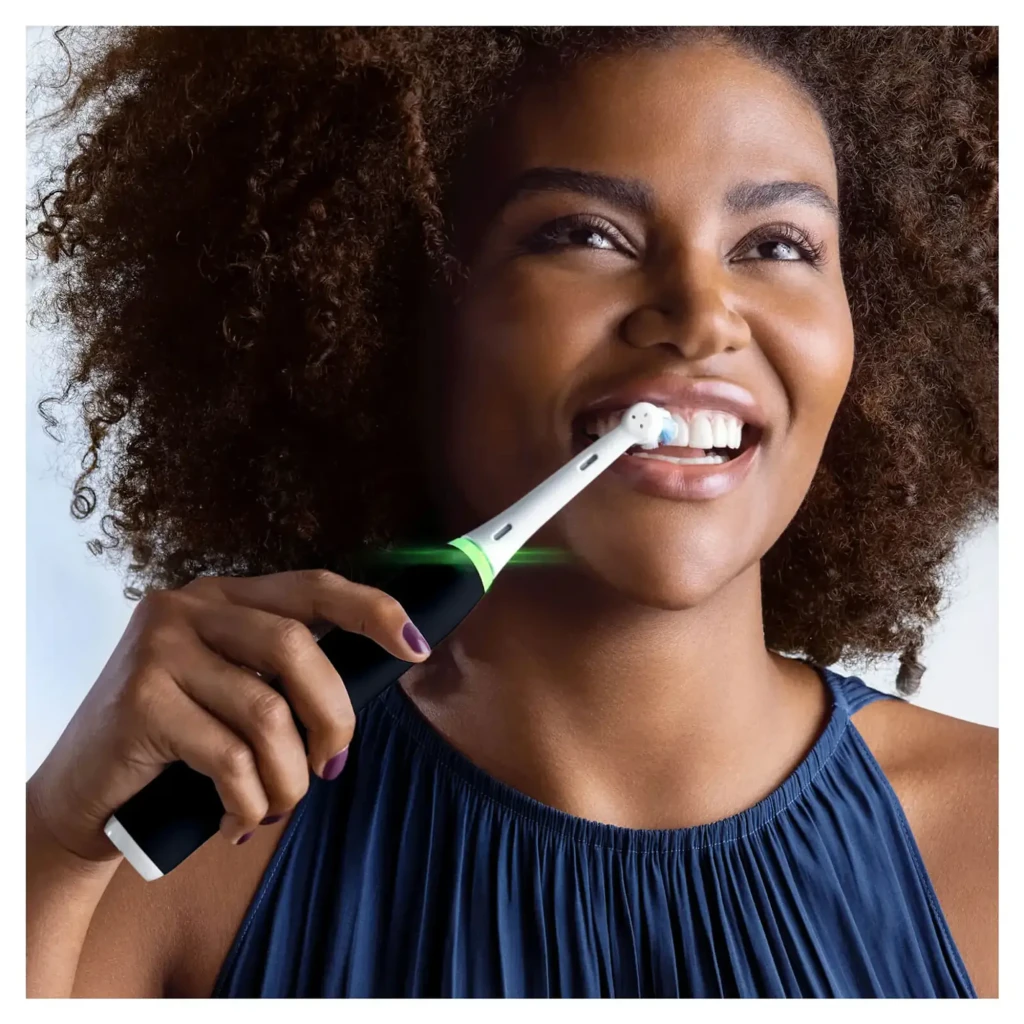 Oral-B Cepillo de dientes eléctrico iO 3 Matte Negro y Blanco - tipo de cepillo = Cepillo dental vibratorio (tecnología iO) |