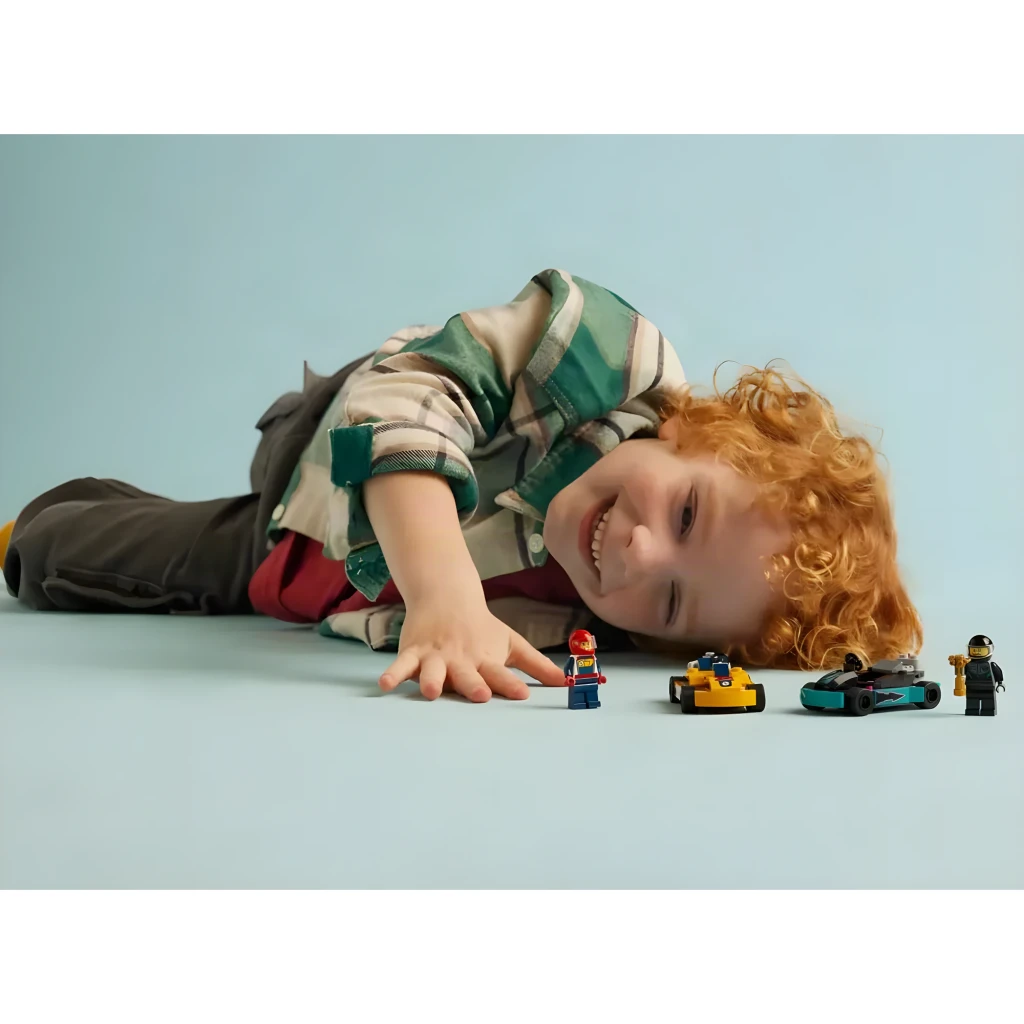 LEGO Set de construcción City 60400 Go-Karts con Pilotos turquesa y naranja - vista principal - Ítem4