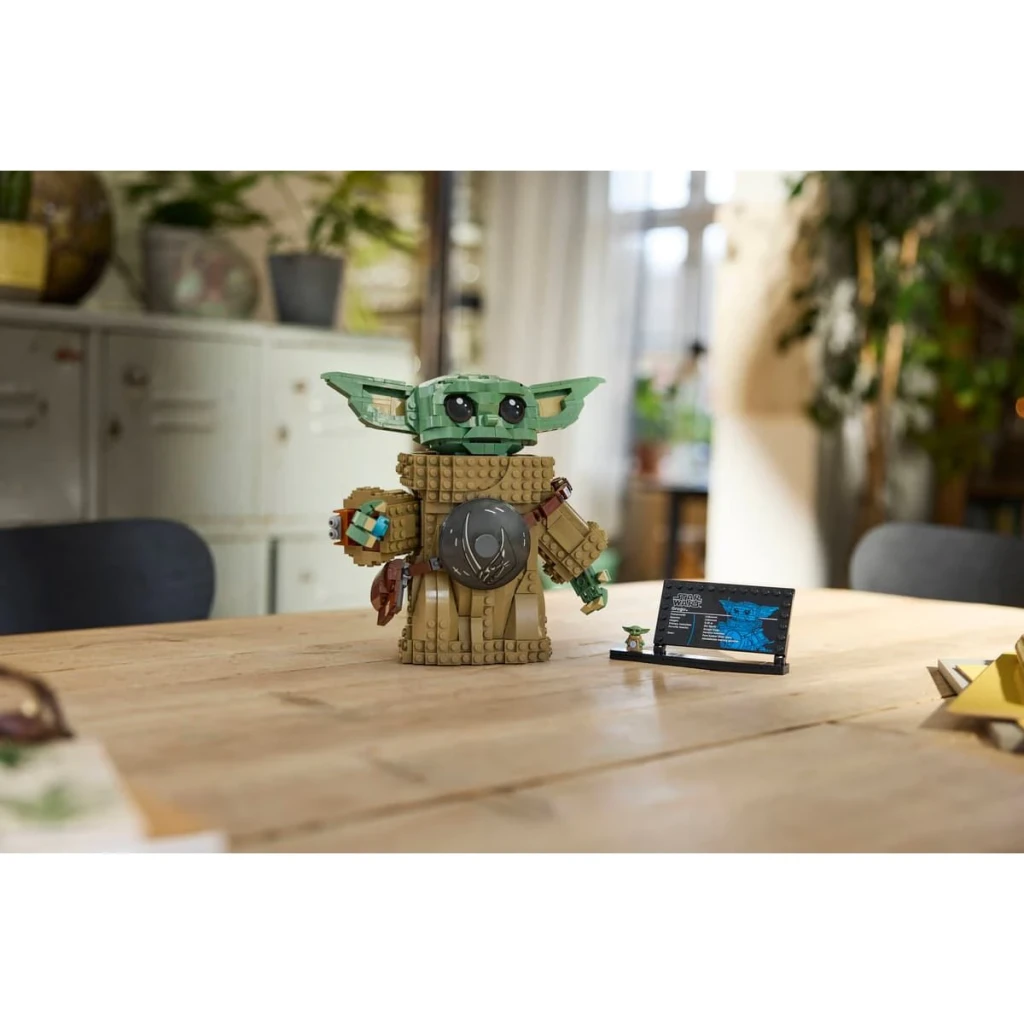 LEGO Star Wars 75446 Grogu Aprendiz del Mandaloriano - el set incluye además una minifigura LEGO estándar de Grogu y una