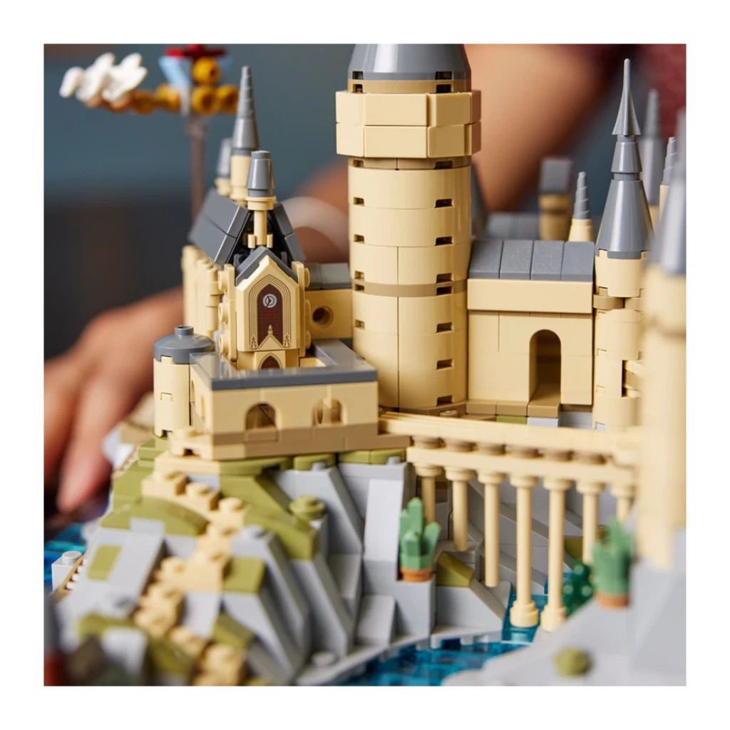 LEGO Harry Potter Castillo de Hogwarts y sus Terrenos 76419 multicolor - vista principal - Ítem3