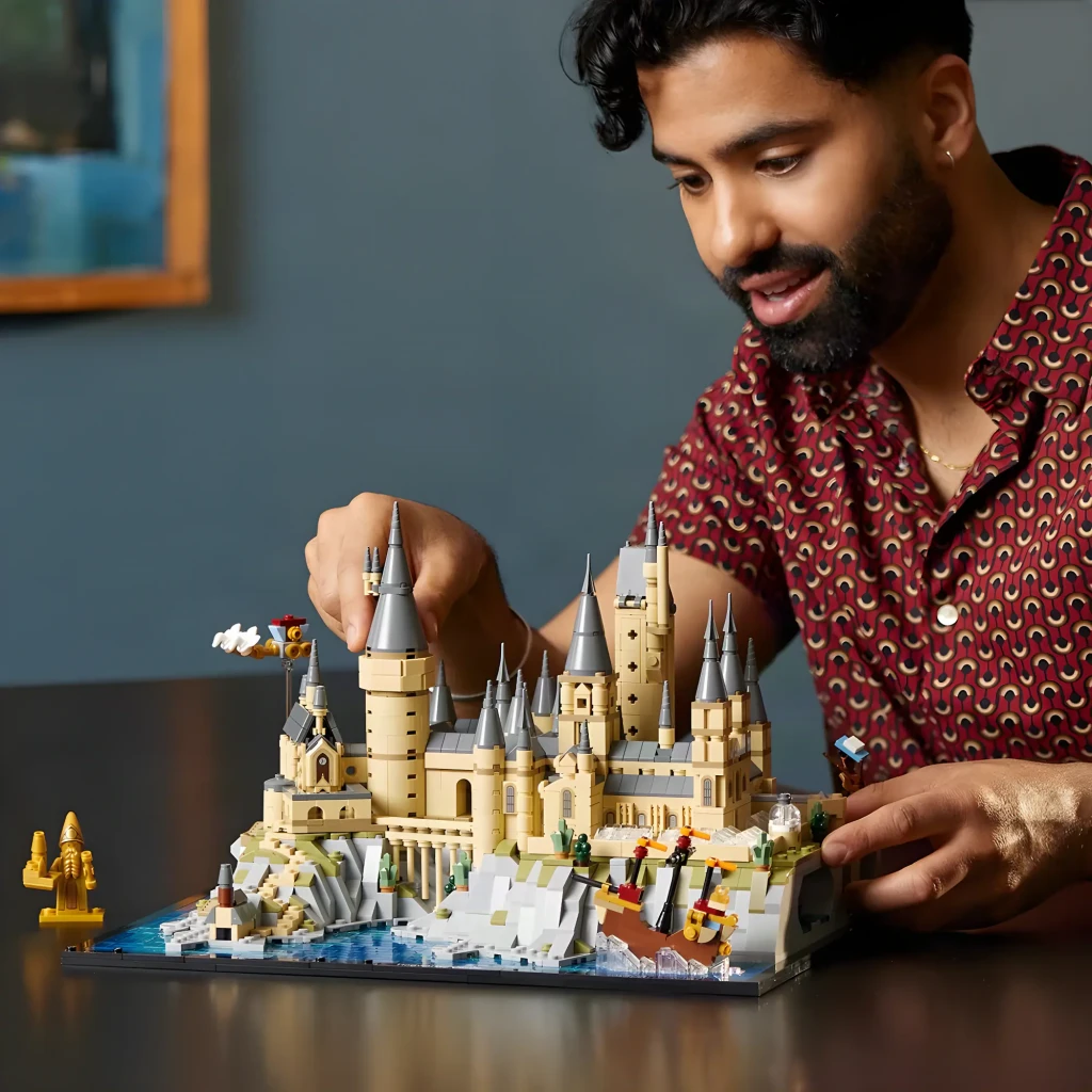 LEGO Harry Potter Castillo de Hogwarts y sus Terrenos 76419 multicolor - vista principal - Ítem5