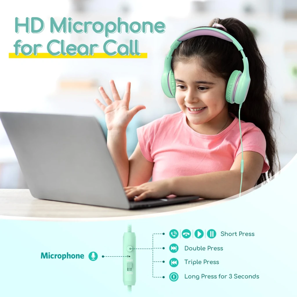 EarFun K1 Green Violet auriculares infantis roxo, lifestyle: menina com auriculares em videochamada e detalhe do microfone