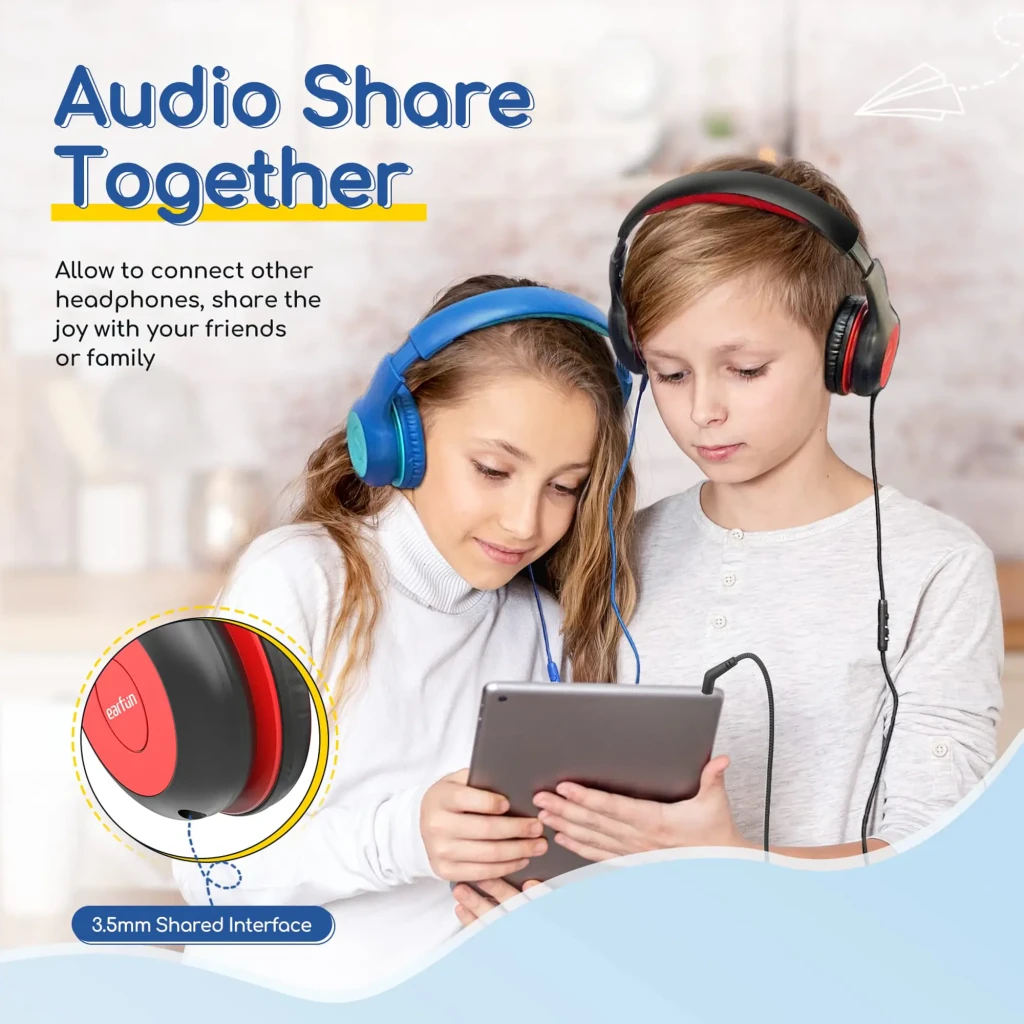 EarFun K3 negro, uso: dos niños comparten audio desde tablet con auriculares conectados por jack 3,5mm