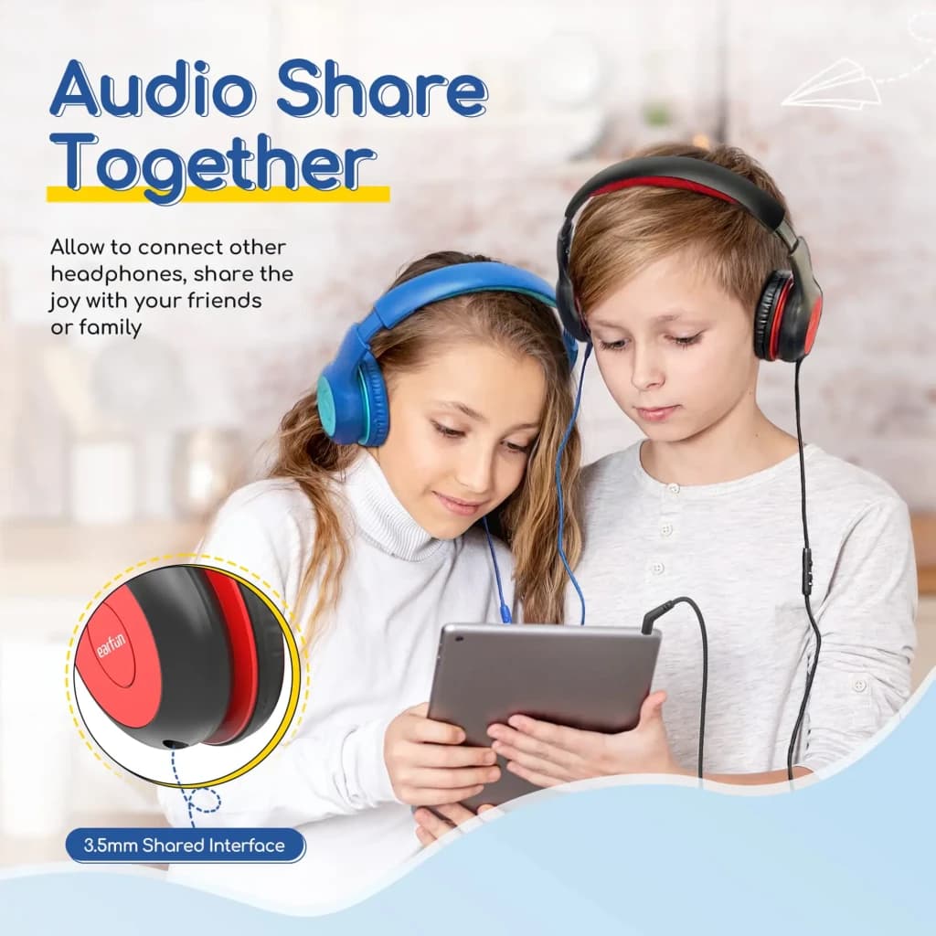 EarFun K3 negro, uso: dos niños comparten audio desde tablet con auriculares conectados por jack 3,5mm