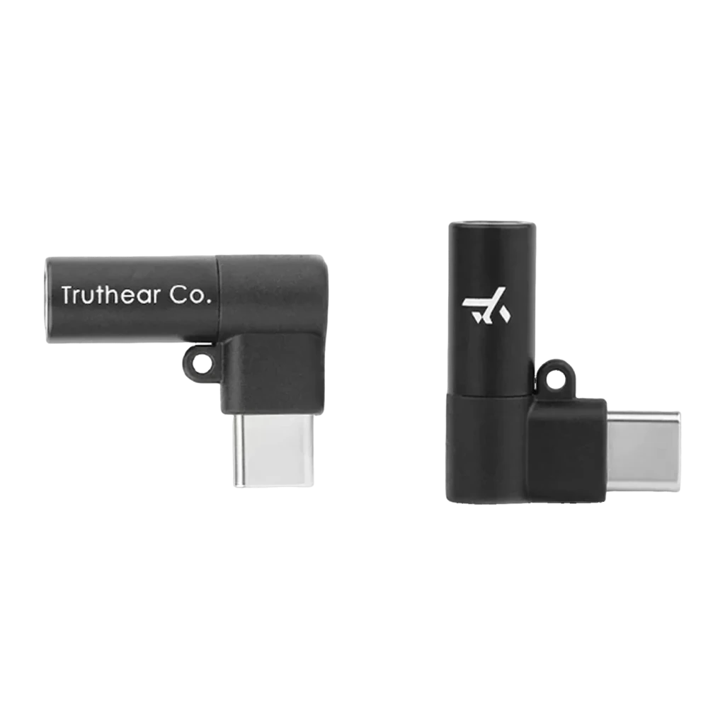TRUTHEAR KEYX DSD256 DAC Amplificador 32bit 384kHz USB C en L, compacto y negro, con conector USB C macho y carcasa mate con logotipos blancos