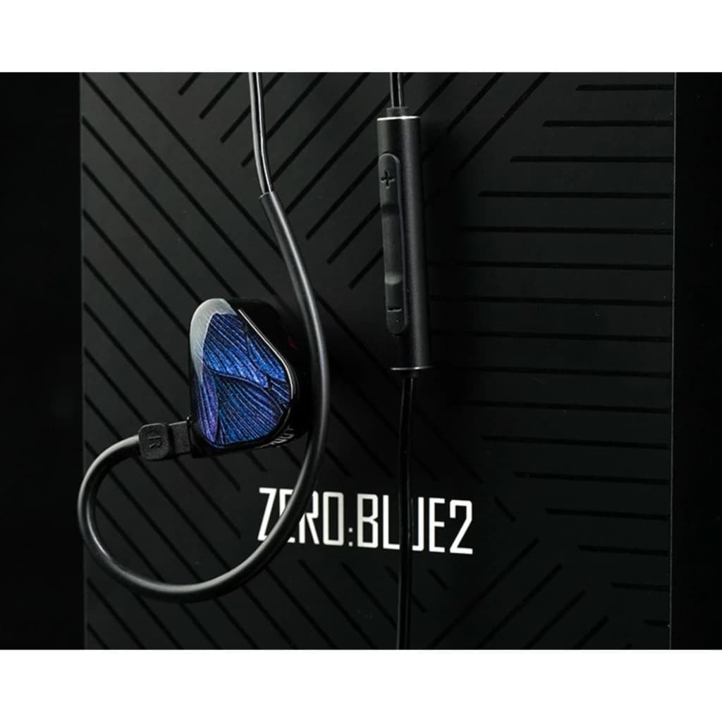 Truthear Zero Blue 2 con micrófono, detalle: auricular con cable de micrófono y mando de volumen +/- ante la caja