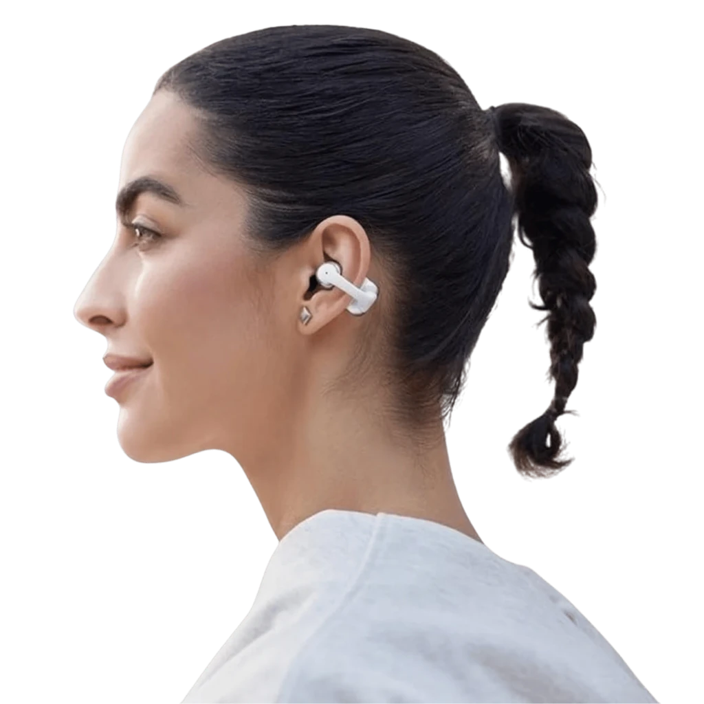 Auriculares SHOKZ OpenDots 2 gris con diseño open-ear tipo clip en la oreja, compactos y ligeros, ideales para uso diario y deporte, con estuche de carga