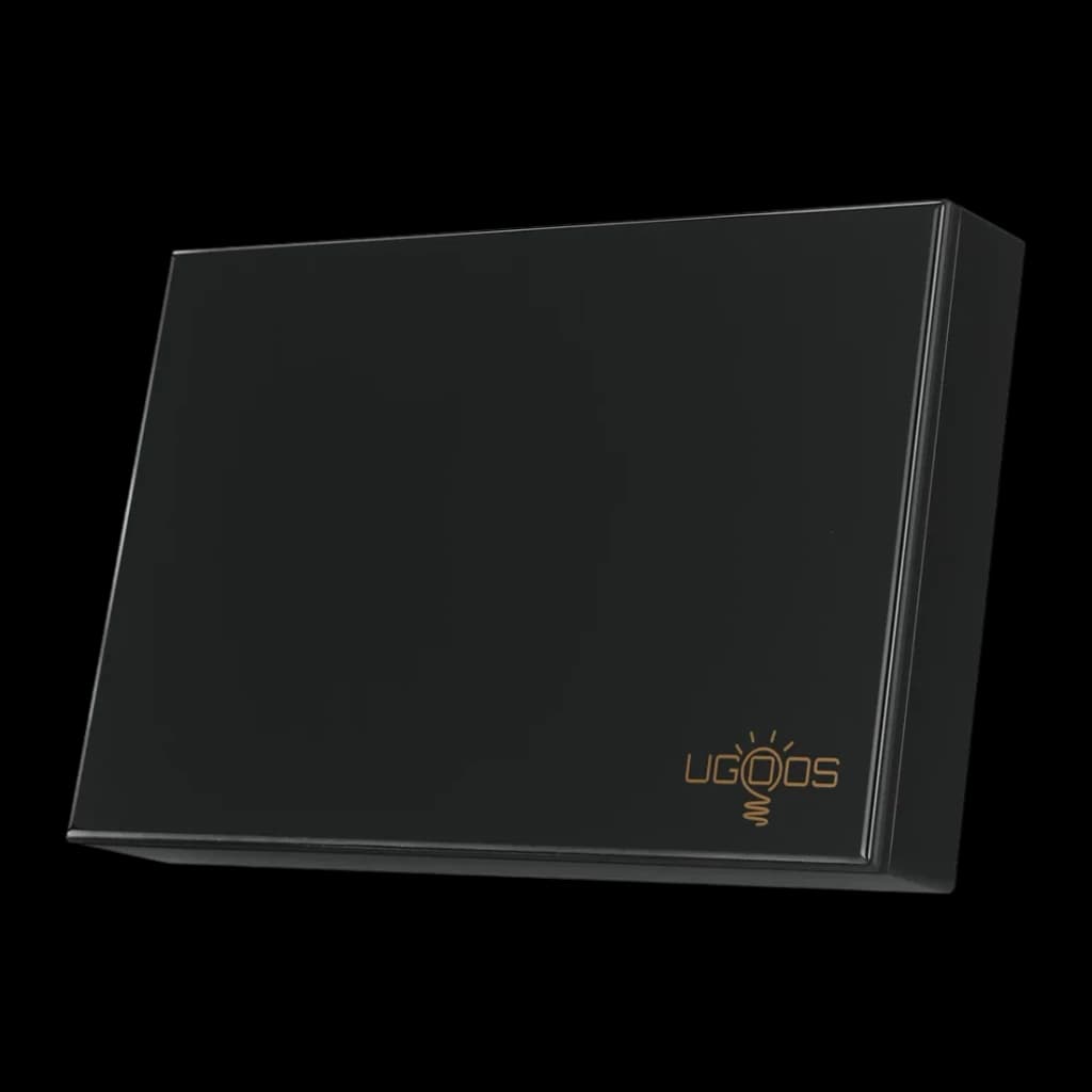 Lecteur Multimédia Ugoos SK3 8Go/128Go 8K WiFi 6 Android 12, vue en angle: boîte noire brillante avec logo doré Ugoos
