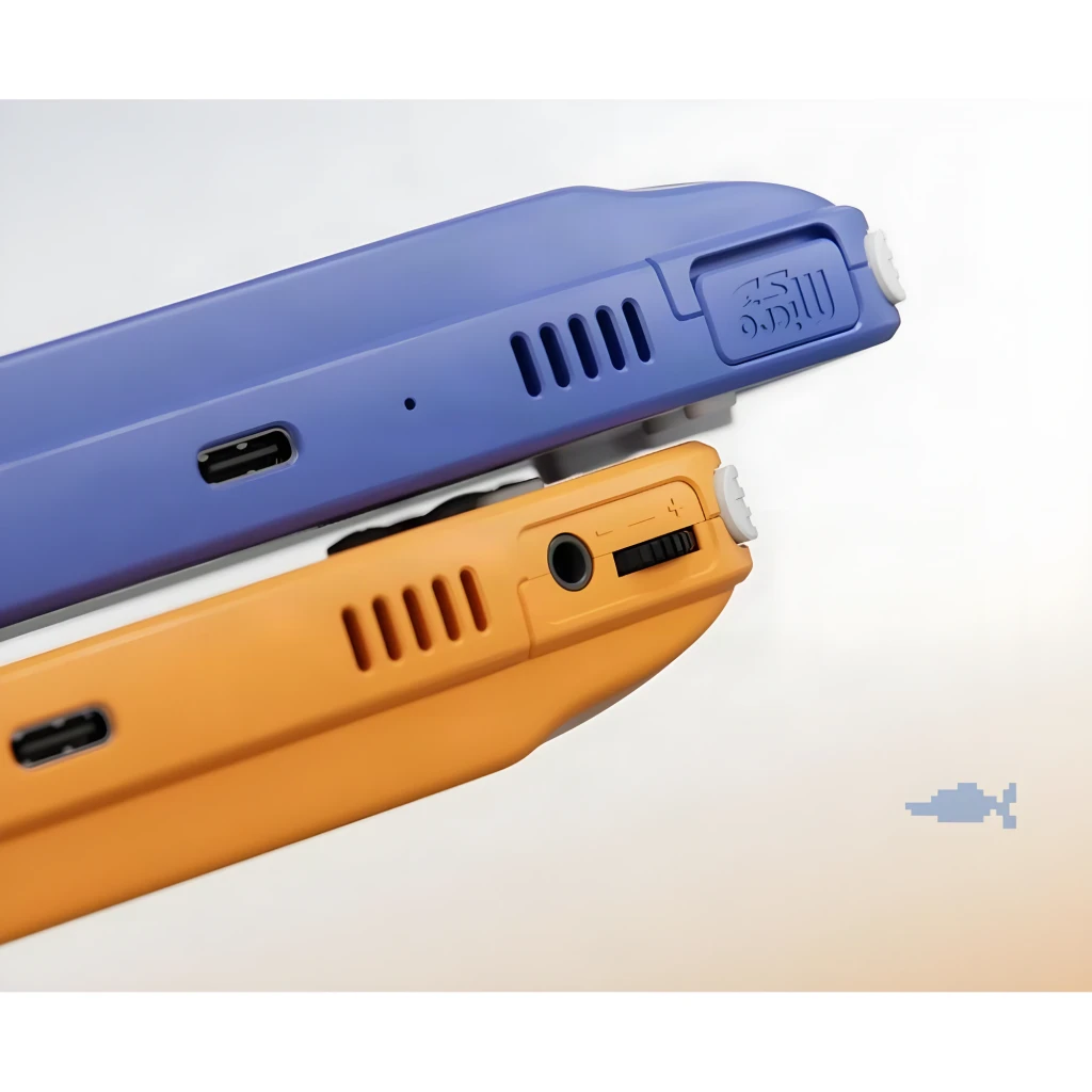 Console portable Ayaneo Konkr Pocket Advance 3 Go/32Go Bleu, côté: port USB-C, slot microSD et grille de ventilation