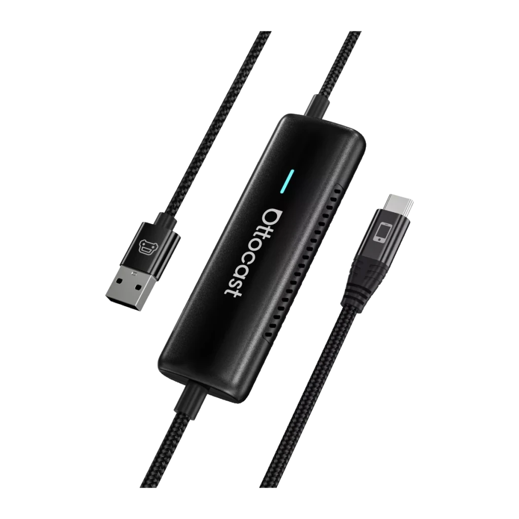 Ottocast Adaptador CarPlay CA450-T preto, vista frontal: corpo alongado com logo, luz LED azul, cabo trançado USB-A e USB-C