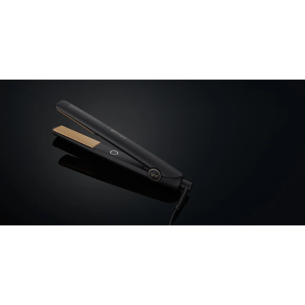 ghd Plancha de cabelo Original Styler preto, vista lateral: placas douradas, logo ghd e botão circular sobre superfície