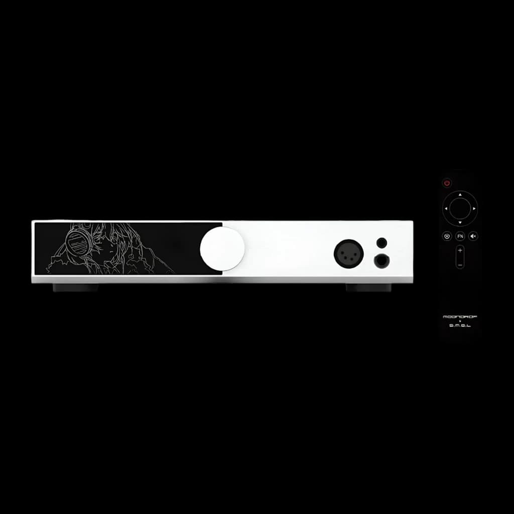 Moondrop DHA15 DAC amplificateur, vue du dessus: panneau avant blanc avec illustration anime, télécommande et sorties XLR